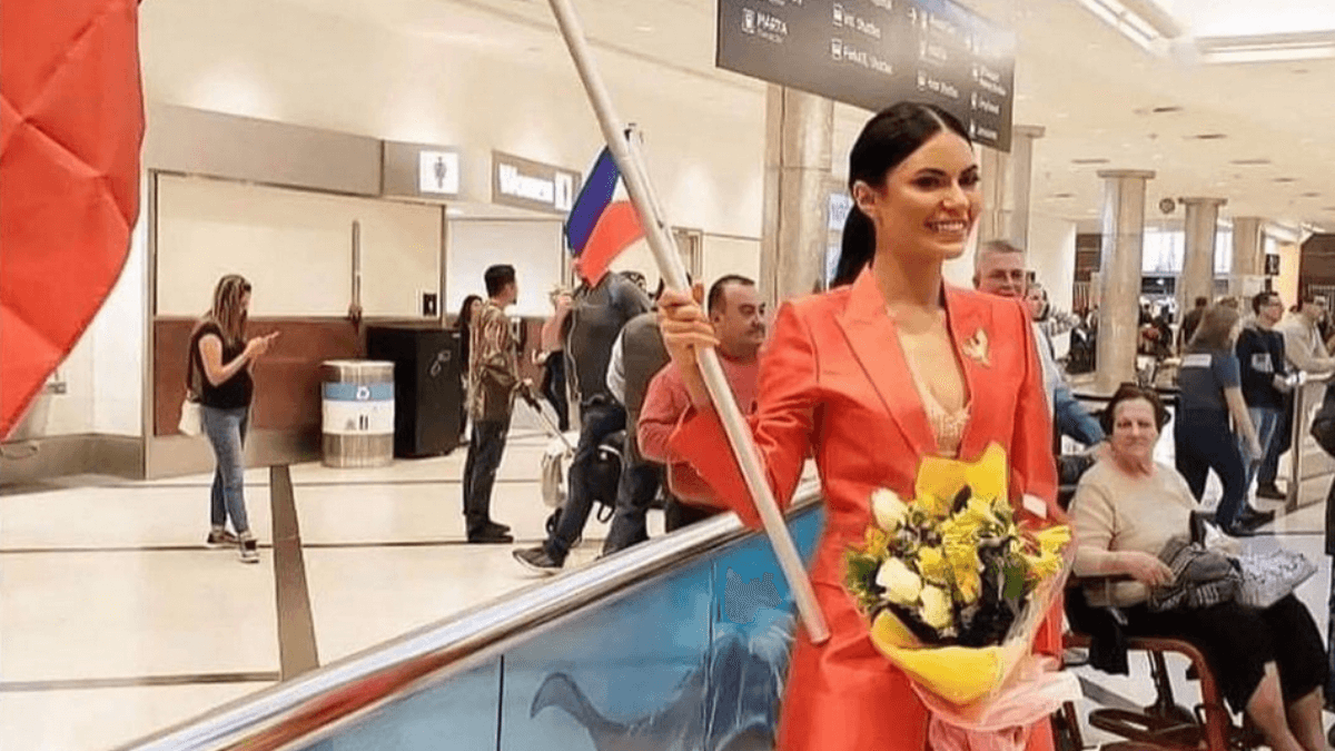 On Instagram, Gazini posted a photo as she arrived at the airport while waving the Philippine flag.