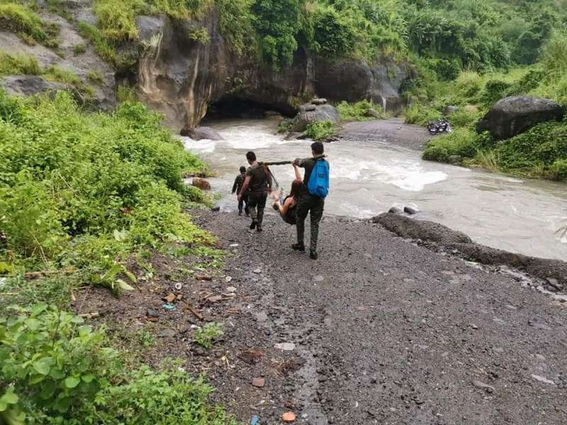 70 Mountaineers hikers cyclists stranded in Pampanga rescued by AFP and PNP