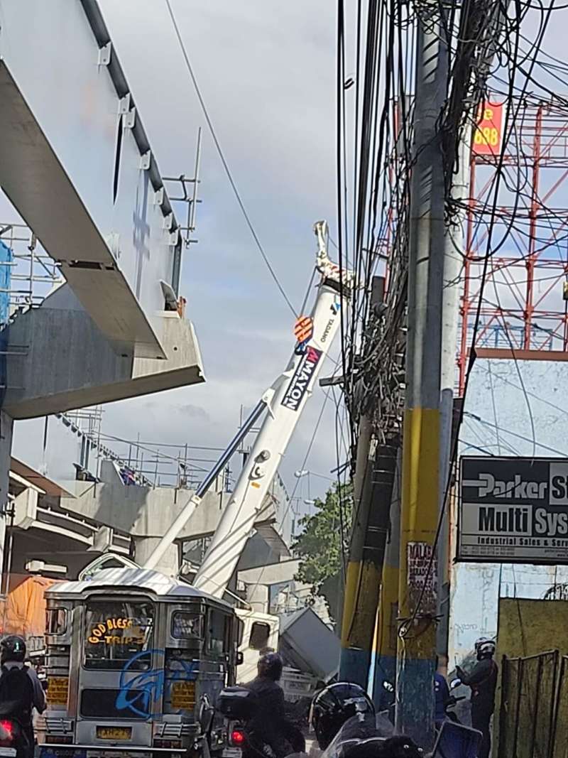 4 injured in metal frame collapse in skyway project in Muntinlupa City