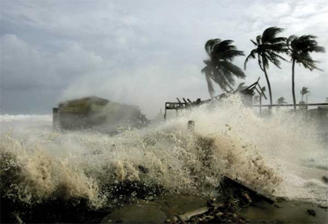 Storm surge warns in Luzon, Metro Manila