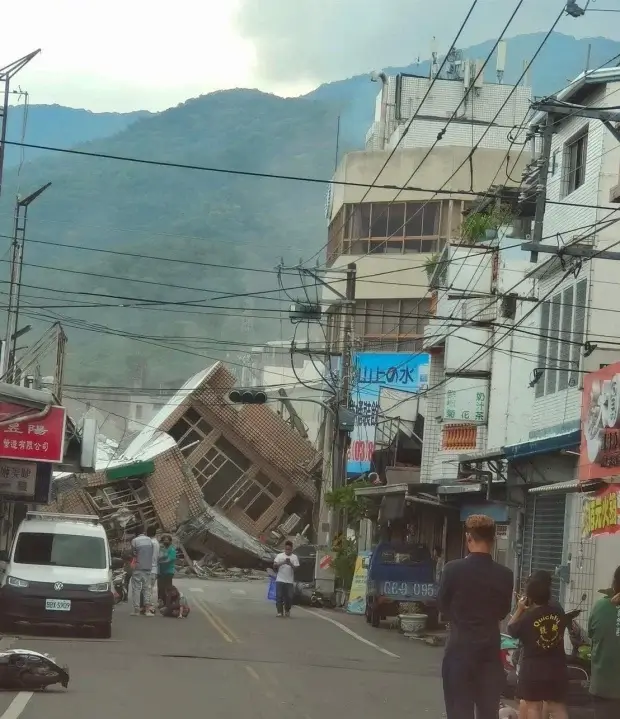 quake-shock-tsunami-warning-issued-761775851-2